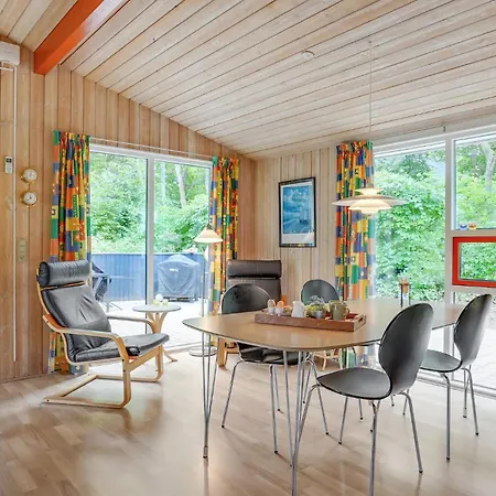 Four-bedroom In Glesborg