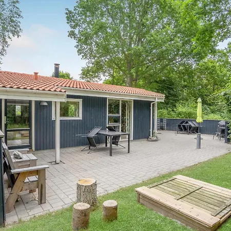 Four-bedroom In Glesborg